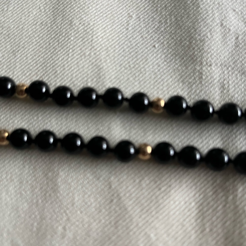 32 inch black onyx necklace 6-6.5 mm with 18 small 14kt gold balls and clasp - Picture 3 of 3